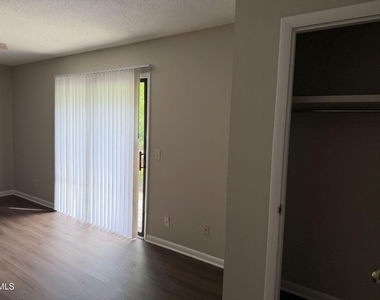 205 E Ransom Street - Photo Thumbnail 8