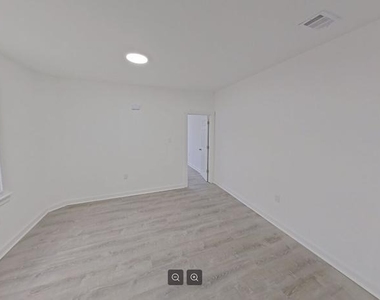 6459 N 16th Street - Photo Thumbnail 2