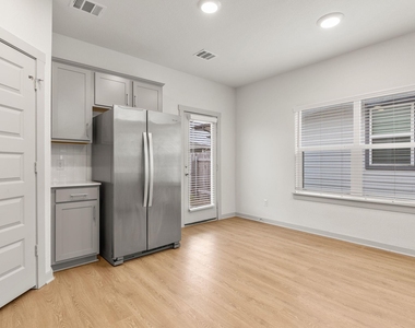 117 New Hampton Way - Photo Thumbnail 11