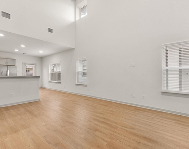 117 New Hampton Way - Photo Thumbnail 6
