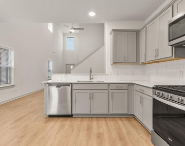 117 New Hampton Way - Photo Thumbnail 10