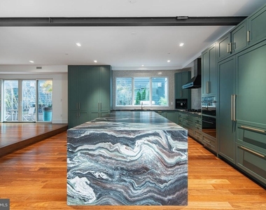 815 S 20th Street - Photo Thumbnail 5