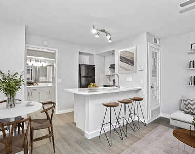 6811 Great Northern Blvd - Photo Thumbnail 1