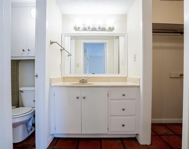 110 E 37th St - Photo Thumbnail 7