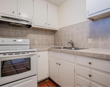 110 E 37th St - Photo Thumbnail 3
