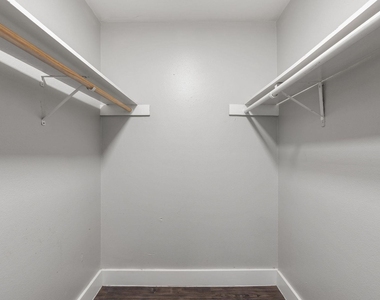 1220 W Anderson Ln - Photo Thumbnail 6