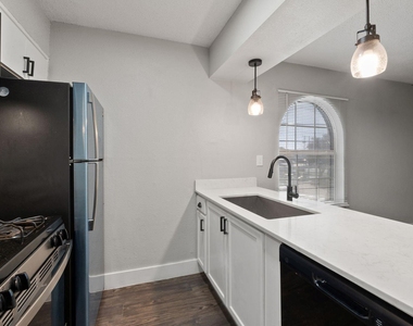 1220 W Anderson Ln - Photo Thumbnail 7