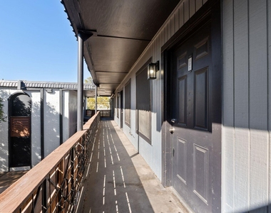 1220 W Anderson Ln - Photo Thumbnail 13