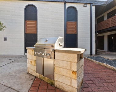 1220 W Anderson Ln - Photo Thumbnail 14