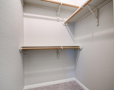 1702 Singleton Ave - Photo Thumbnail 9