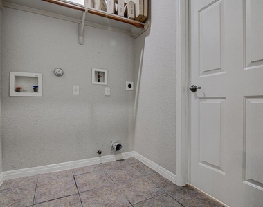 1702 Singleton Ave - Photo Thumbnail 6