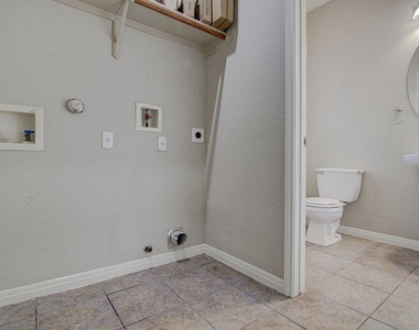 1702 Singleton Ave - Photo Thumbnail 5