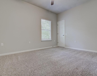 1702 Singleton Ave - Photo Thumbnail 8