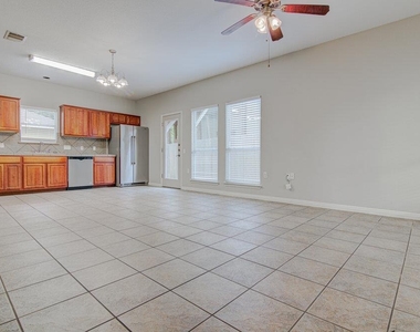 1702 Singleton Ave - Photo Thumbnail 2