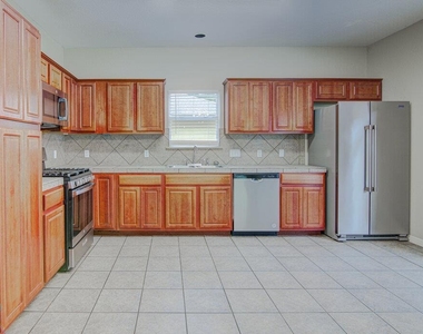 1702 Singleton Ave - Photo Thumbnail 4