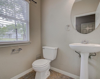 1702 Singleton Ave - Photo Thumbnail 7
