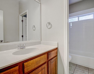 1702 Singleton Ave - Photo Thumbnail 14