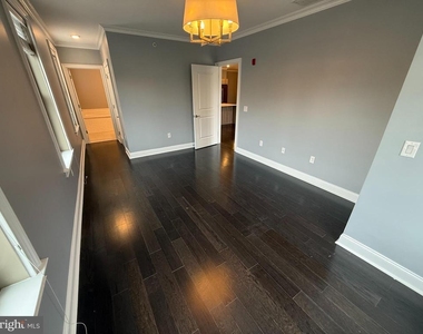 200 N Sycamore Street - Photo Thumbnail 12