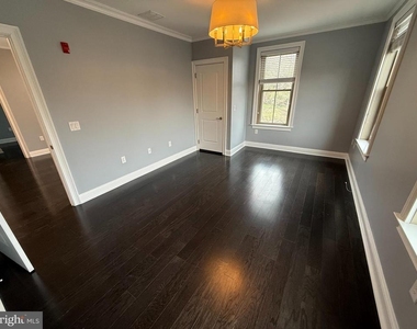 200 N Sycamore Street - Photo Thumbnail 6