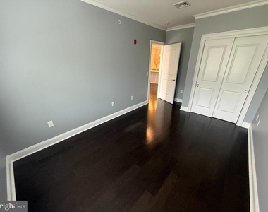 200 N Sycamore Street - Photo Thumbnail 5