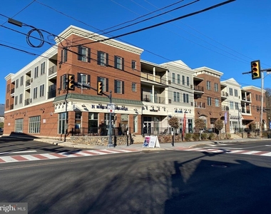 200 N Sycamore Street - Photo Thumbnail 1
