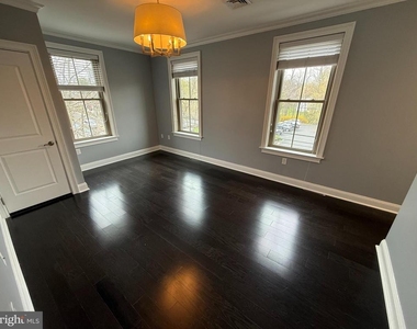 200 N Sycamore Street - Photo Thumbnail 7