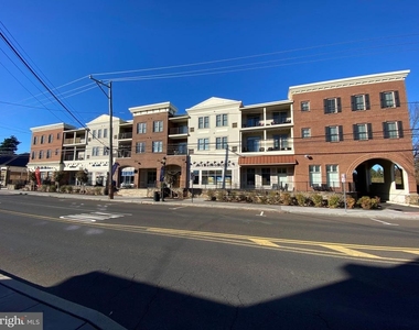 200 N Sycamore Street - Photo Thumbnail 14