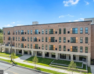 144 N.main St - Photo Thumbnail 2