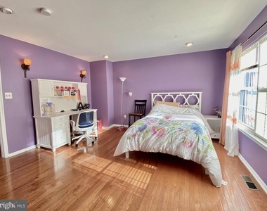240 William Livingston Court - Photo Thumbnail 19