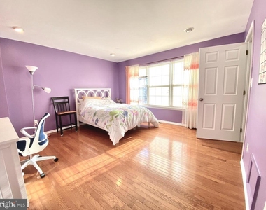 240 William Livingston Court - Photo Thumbnail 18