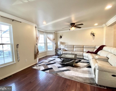 240 William Livingston Court - Photo Thumbnail 7