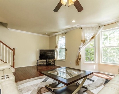 240 William Livingston Court - Photo Thumbnail 5