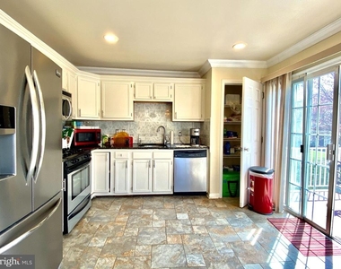 240 William Livingston Court - Photo Thumbnail 13