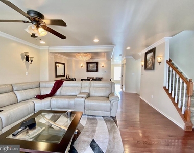 240 William Livingston Court - Photo Thumbnail 6