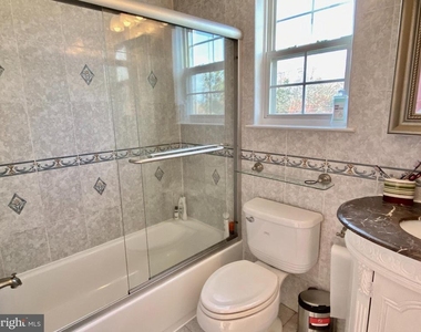 240 William Livingston Court - Photo Thumbnail 20