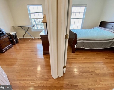 240 William Livingston Court - Photo Thumbnail 24