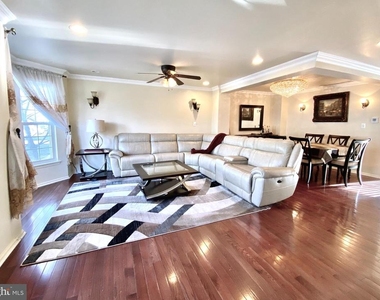 240 William Livingston Court - Photo Thumbnail 2