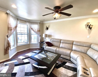 240 William Livingston Court - Photo Thumbnail 4