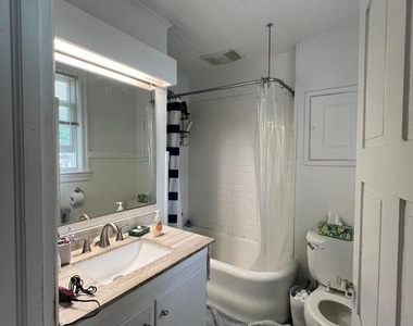 200 Nassau Street - Photo Thumbnail 2