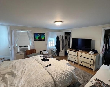 200 Nassau Street - Photo Thumbnail 1