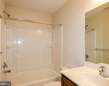 2105 Lexington Mews - Photo Thumbnail 26