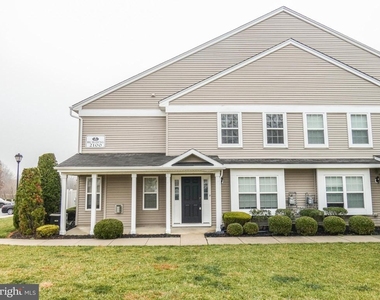 2105 Lexington Mews - Photo Thumbnail 3