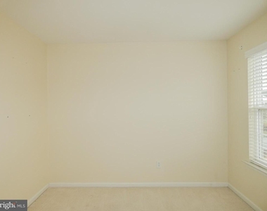 2105 Lexington Mews - Photo Thumbnail 33
