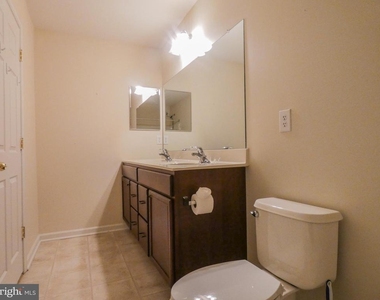 2105 Lexington Mews - Photo Thumbnail 48