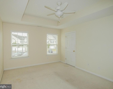 2105 Lexington Mews - Photo Thumbnail 41