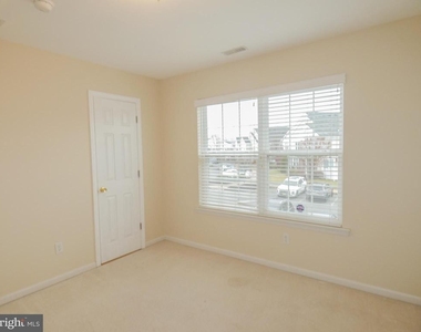 2105 Lexington Mews - Photo Thumbnail 36