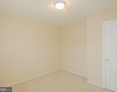 2105 Lexington Mews - Photo Thumbnail 39