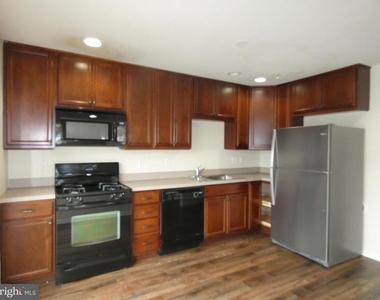 2105 Lexington Mews - Photo Thumbnail 12