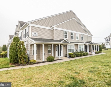 2105 Lexington Mews - Photo Thumbnail 1