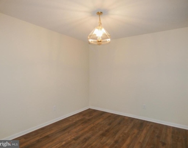 2105 Lexington Mews - Photo Thumbnail 16